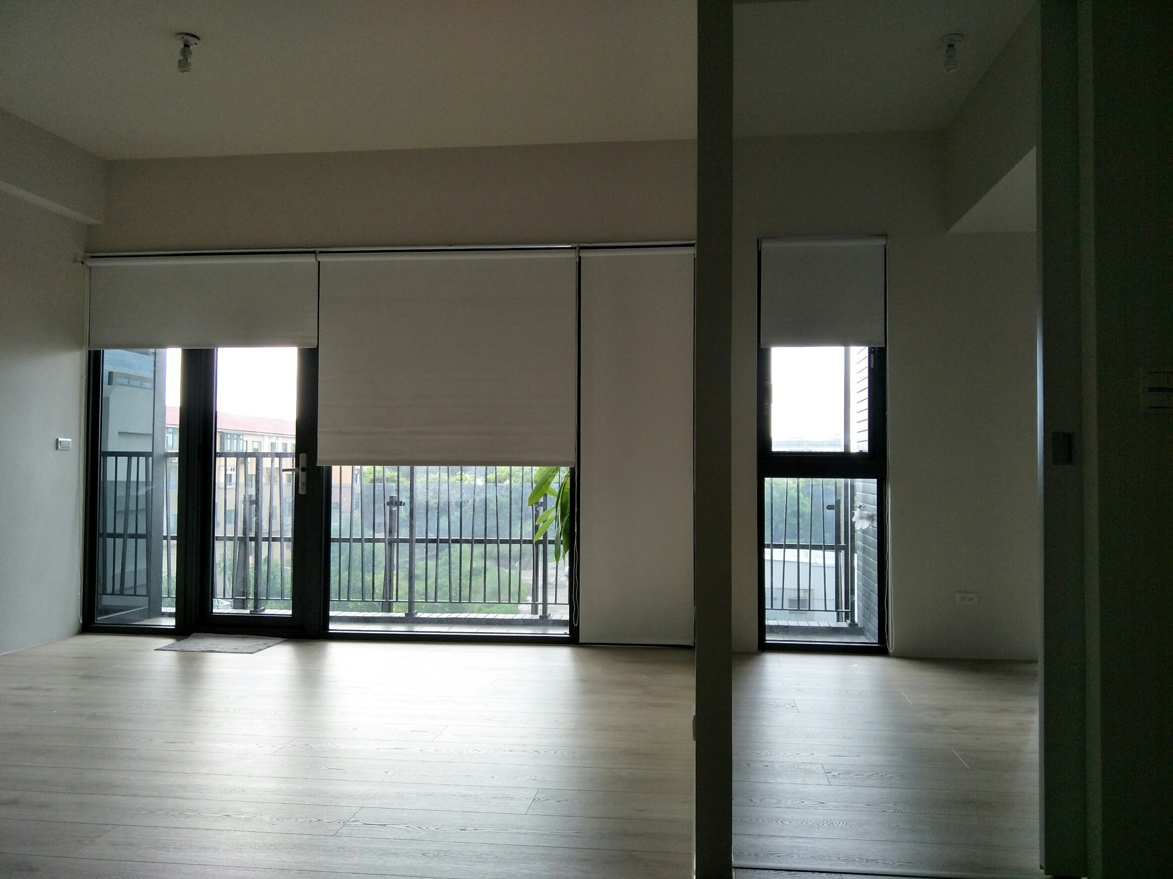 苗栗竹南全室遮光捲簾窗簾,講求乾淨俐落、好整理的現代小家庭 1 親親人子全捲簾 170719 0004