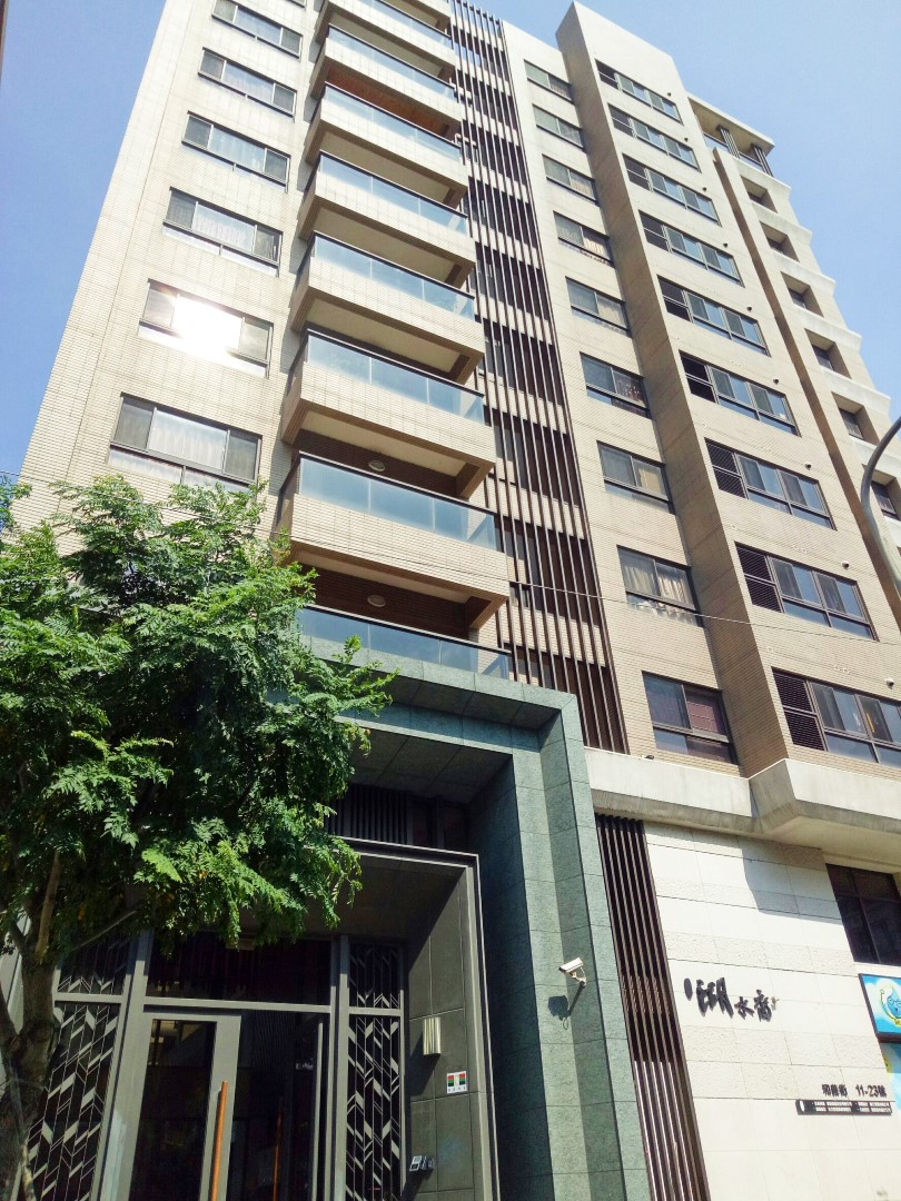 桃園八德窗簾案例:湖水裔選用布簾與紗簾營造室內不同氛圍 2 桃園八德湖水裔大樓