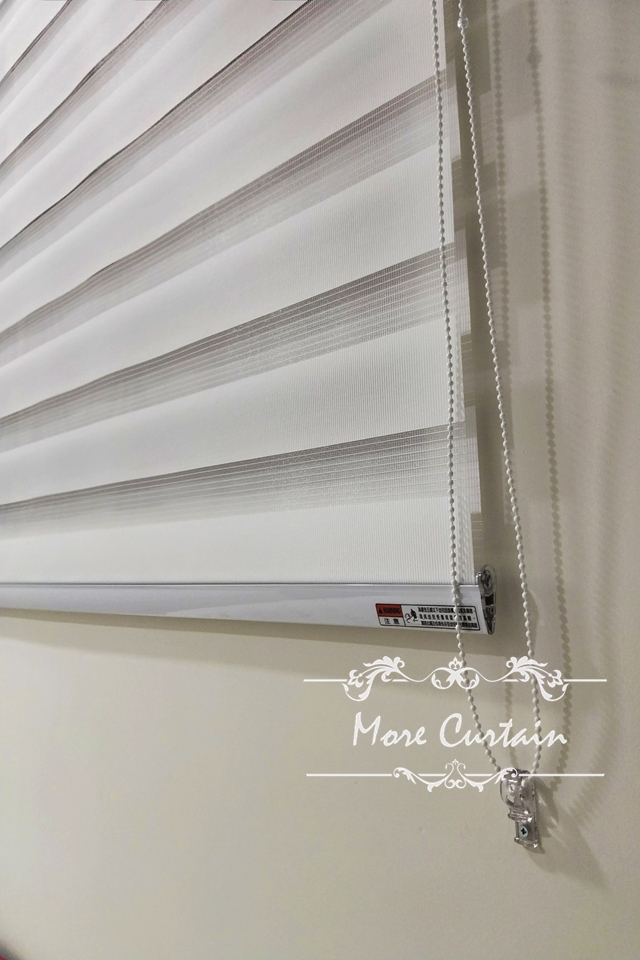 桃園八德白色木百葉讓客廳寧靜典雅,視線橫向放大感覺更開闊 13 八德窗簾推薦沐爾窗簾桃園 12