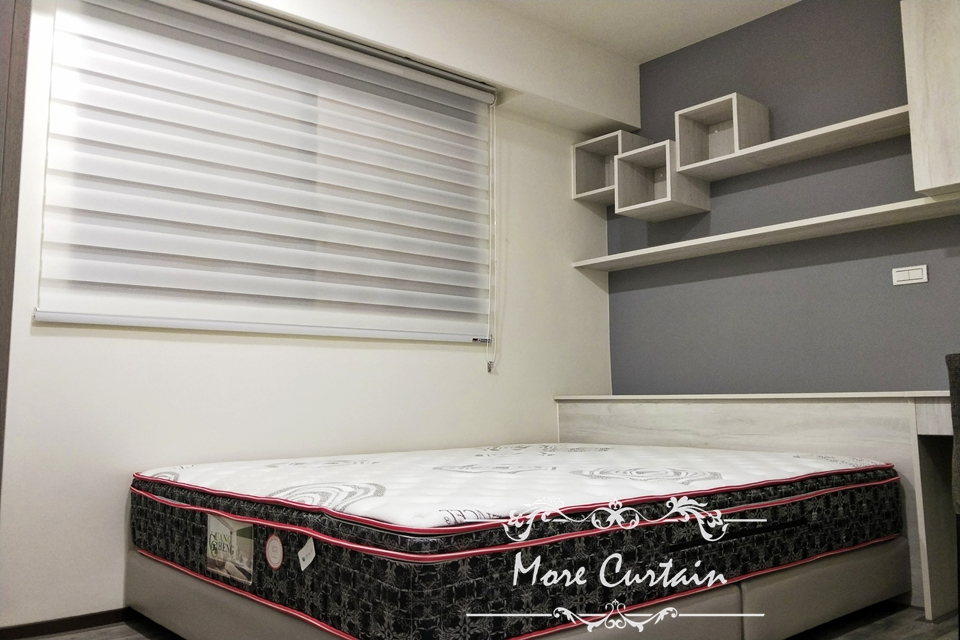 桃園八德白色木百葉讓客廳寧靜典雅,視線橫向放大感覺更開闊 12 八德窗簾推薦沐爾窗簾桃園 13