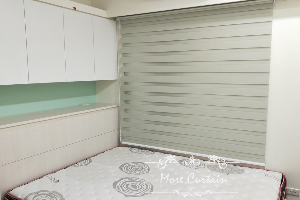 桃園八德白色木百葉讓客廳寧靜典雅,視線橫向放大感覺更開闊 15 八德窗簾推薦沐爾窗簾桃園 2