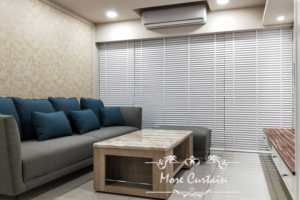 桃園八德白色木百葉讓客廳寧靜典雅,視線橫向放大感覺更開闊 2 八德窗簾推薦沐爾窗簾桃園 5