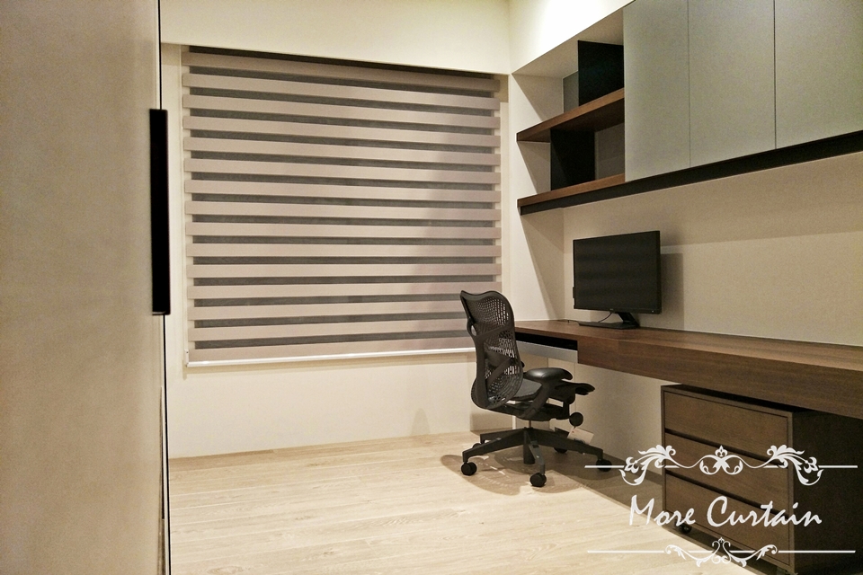 書房採用調光捲簾