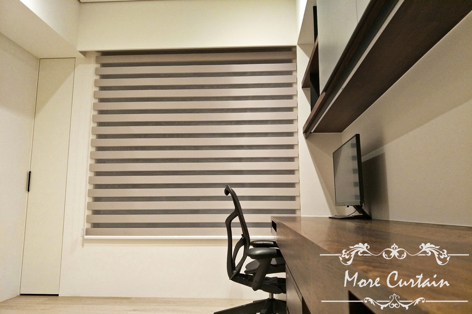 書房採用調光捲簾