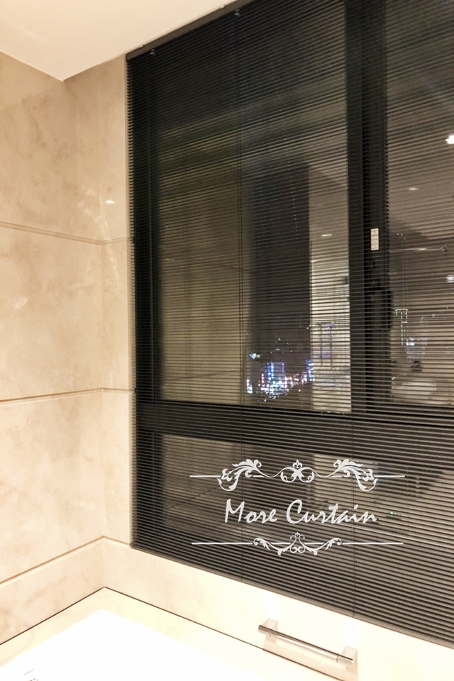 在桃園龜山遇見歐洲工藝的居家窗簾美學 12 針對浴室潮濕環境,選用高質感鋁百葉。