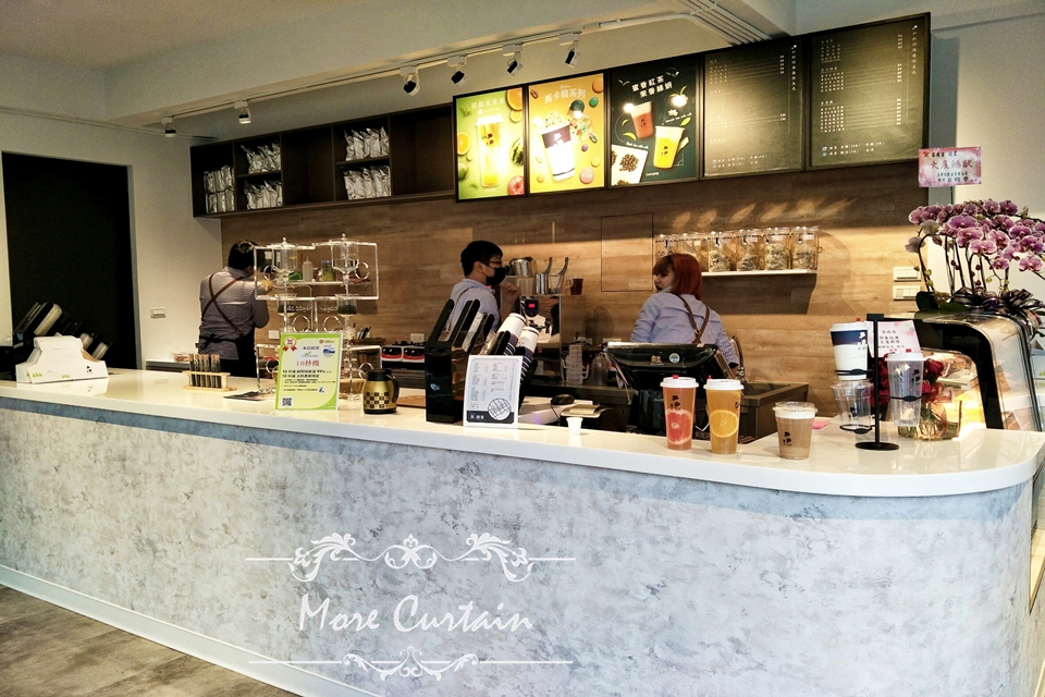 新竹茶痞客飲料店店員忙碌