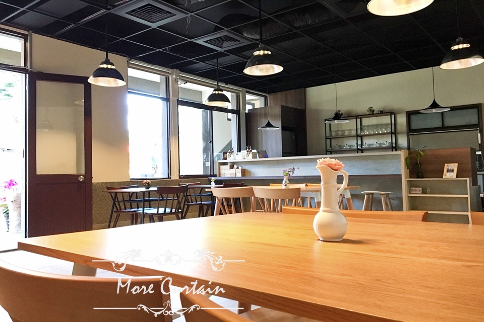 聖堂的後方義式咖啡聽內部景觀