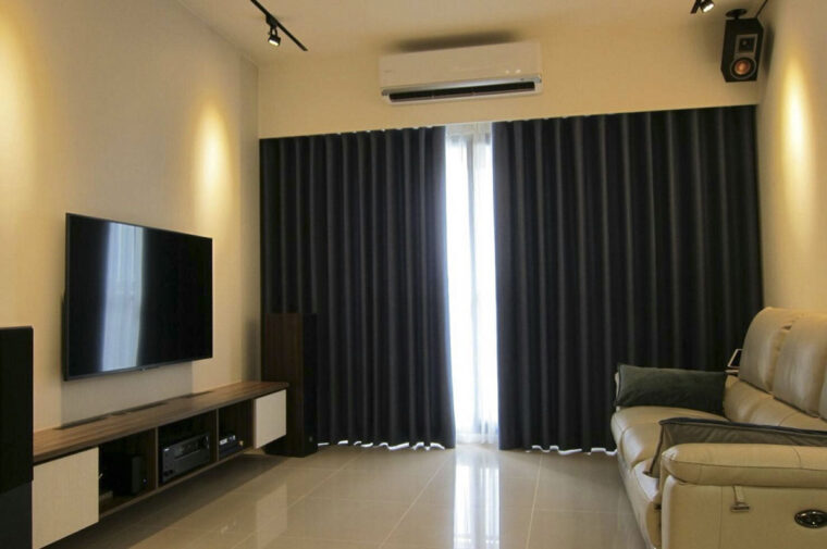 竹北窗簾遮光蛇行簾+紗簾打造現代簡潔風格，室內音響與窗簾整合設計
