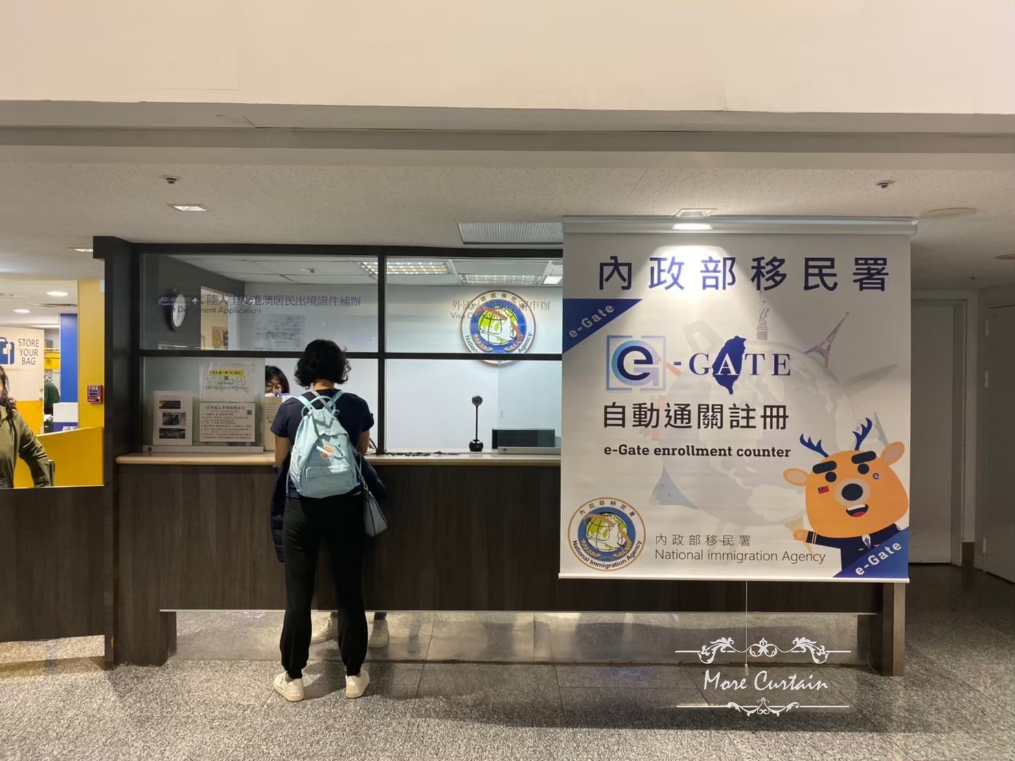 簡單俐落好保養,不佔空間的窗簾產品 11 -捲簾布簾蛇行簾 (1)