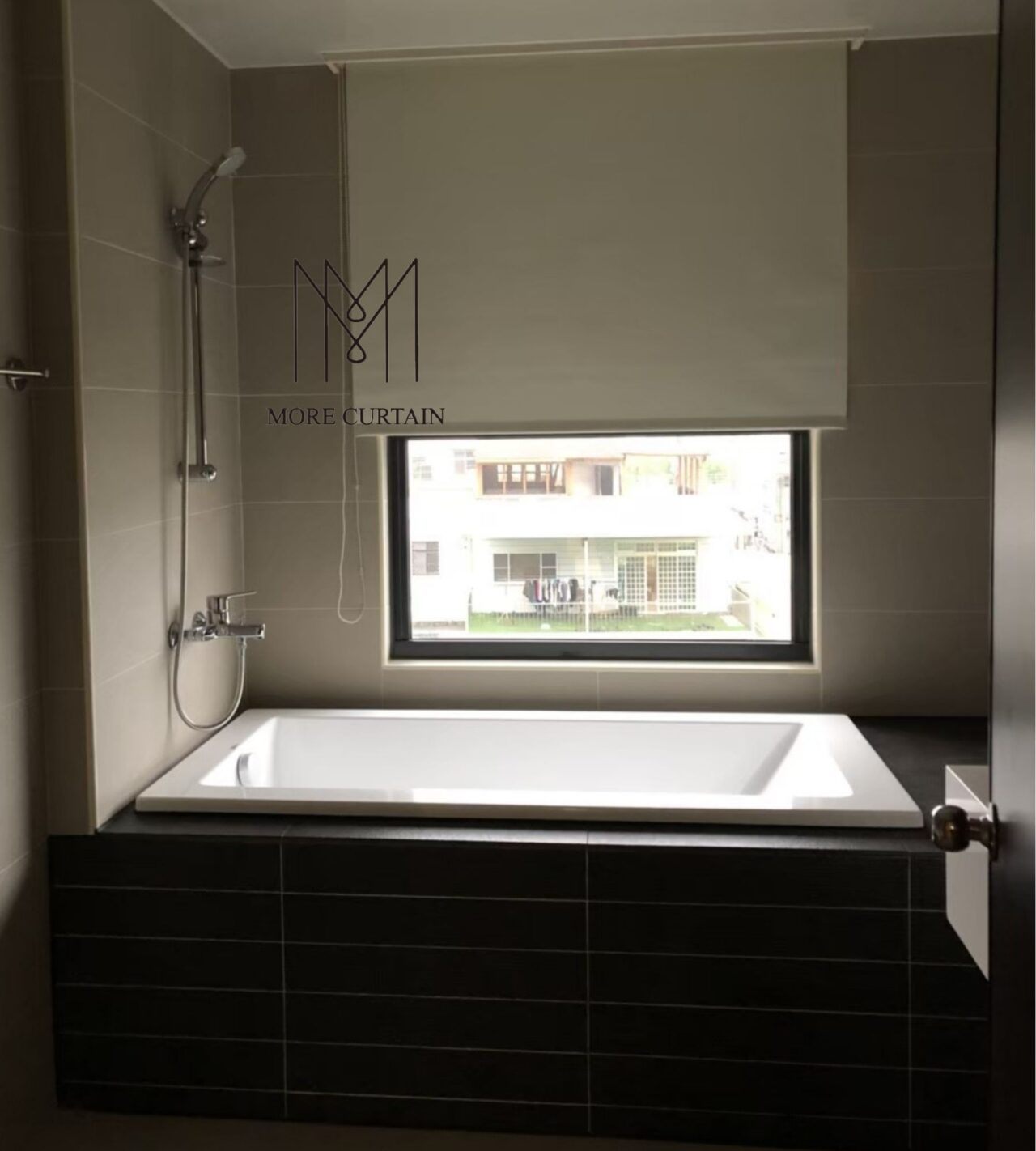 浴室窗簾選擇四：浴用捲簾