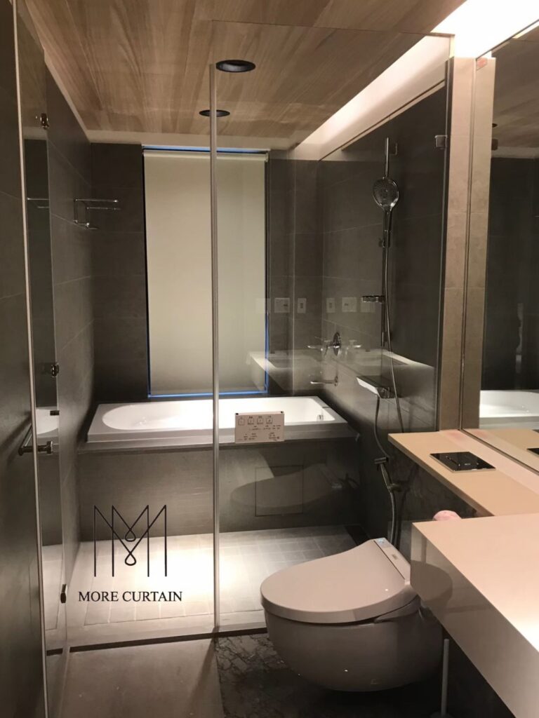 浴室窗簾選擇四：浴用捲簾