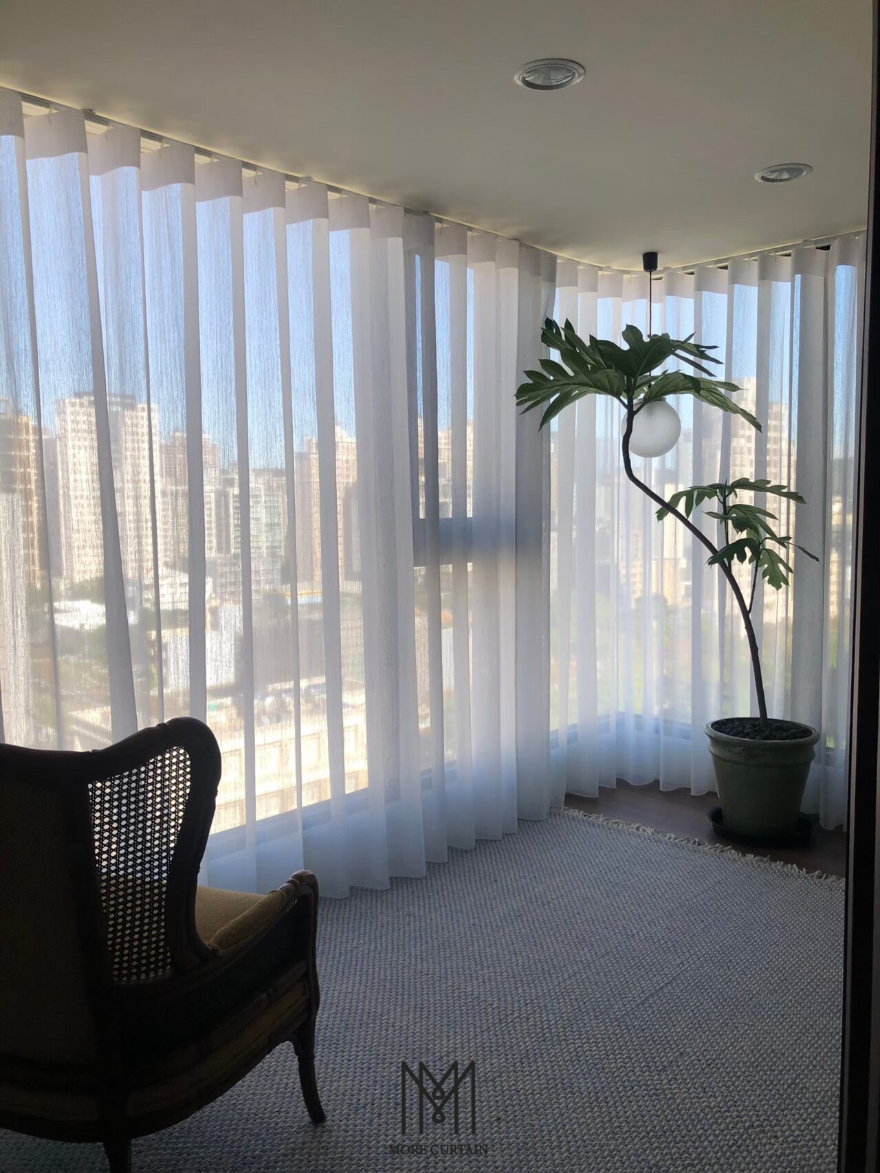紗簾：簡單且透光的窗簾