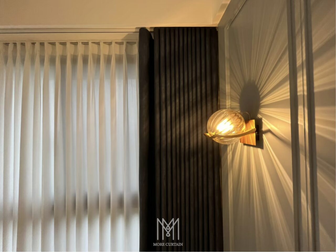紗簾：簡單且透光的窗簾
