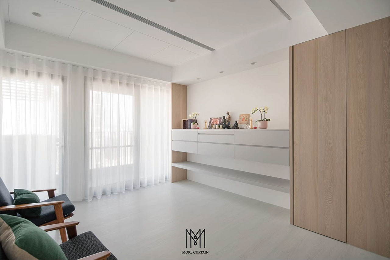 蛇行簾會呈現一種非常大氣俐落的感覺，如果是小面積的窗型也能呈現出典雅氣質的風格