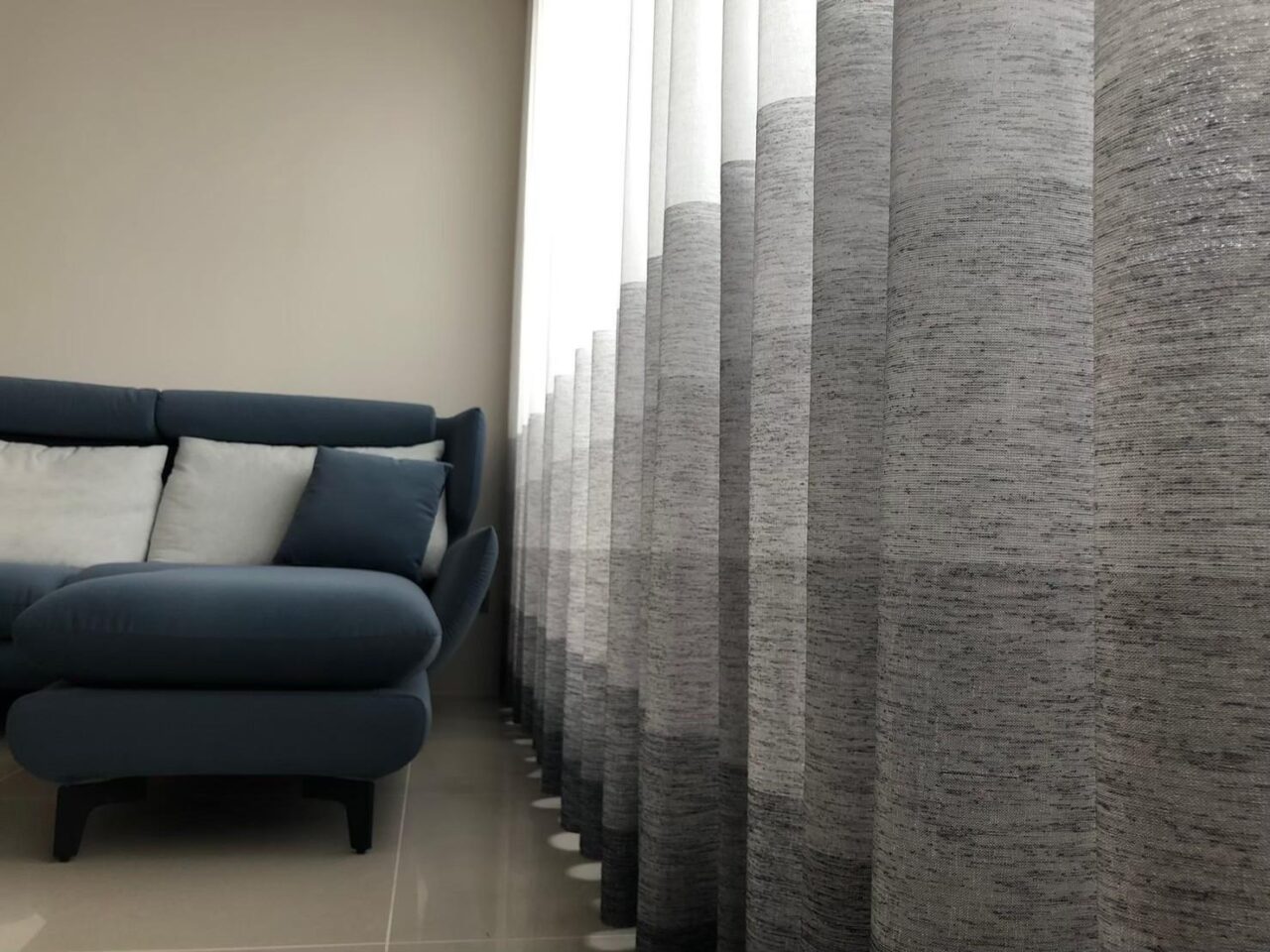 不同層次的色彩，讓紗簾也能成為室內裝飾的一部分