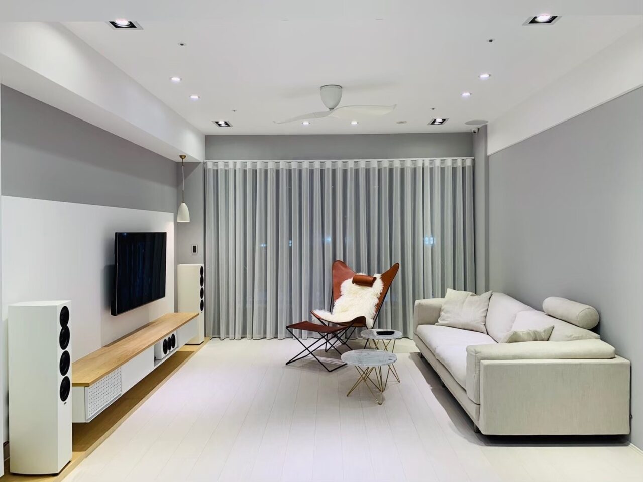 窗簾是極簡風格室內設計的重要元素 3 窗簾搭配裝潢設計塑造空間感