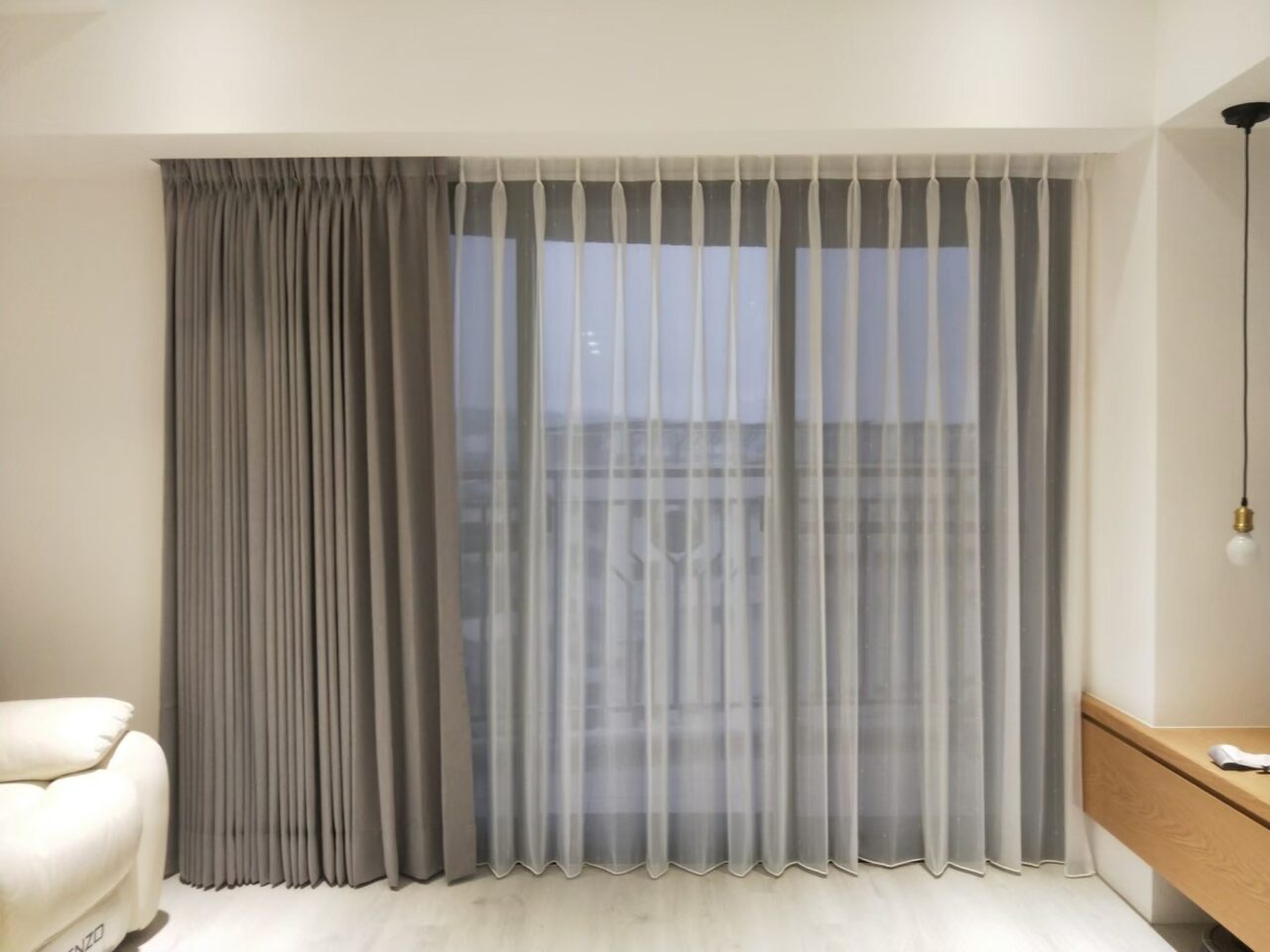 布簾結合紗簾是流行的雙層窗簾