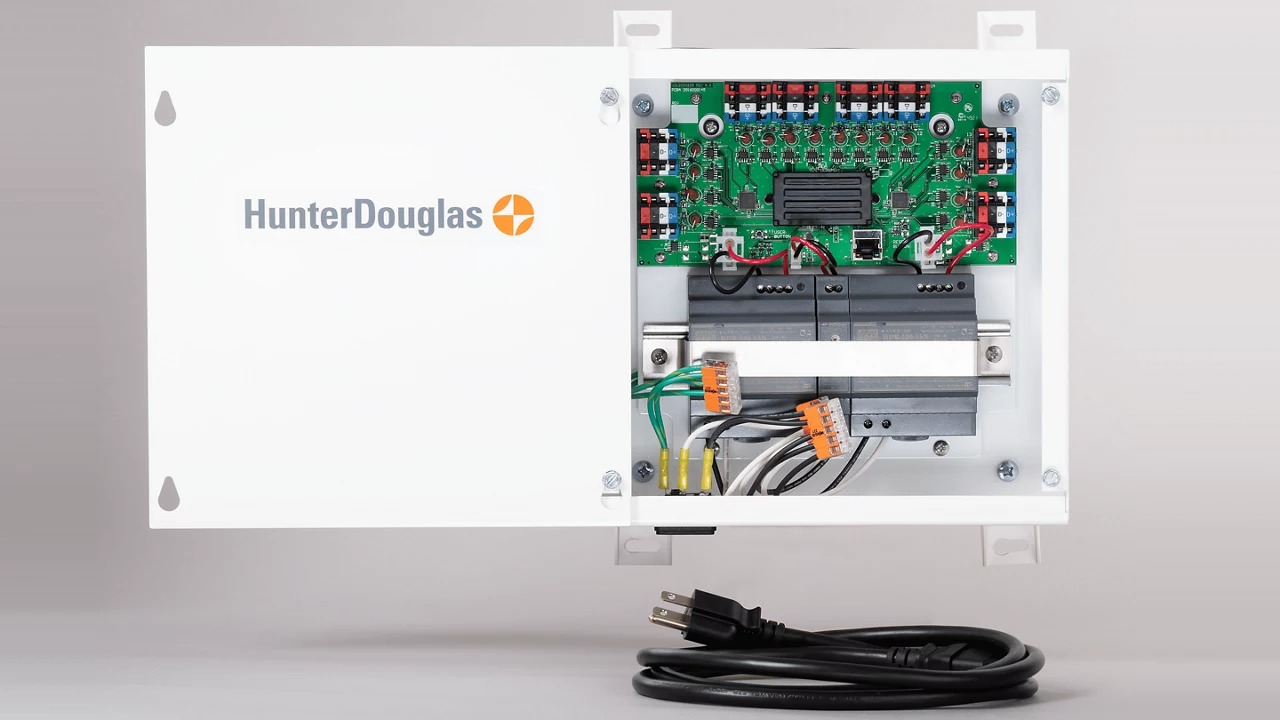 Hunter Douglas 設計 PowerView+ Gen 3 智能電源，以直流電提供窗簾需要的電力