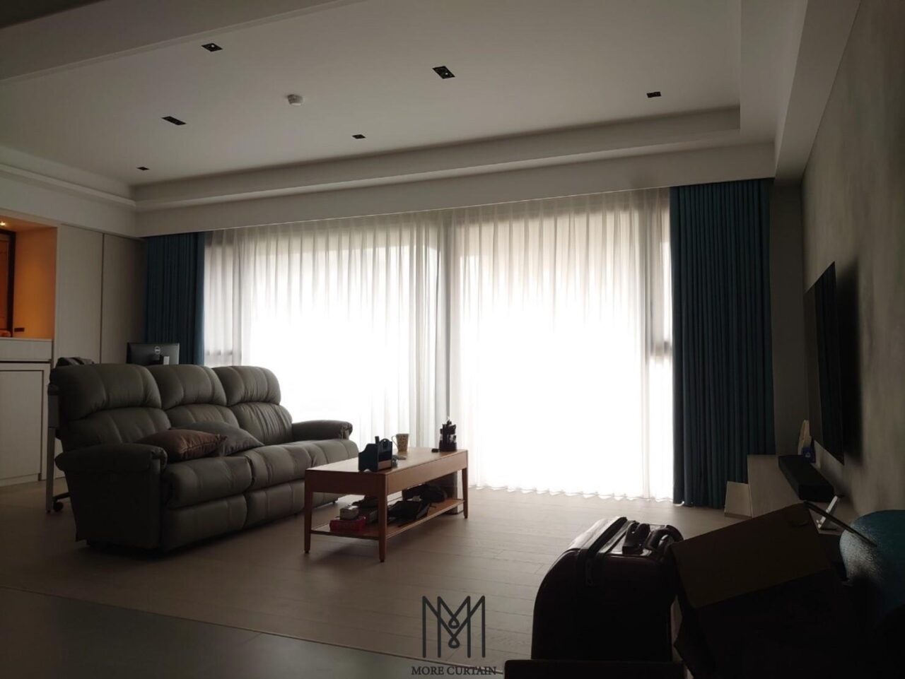 雙層窗簾，一布一紗的遮光彈性作法