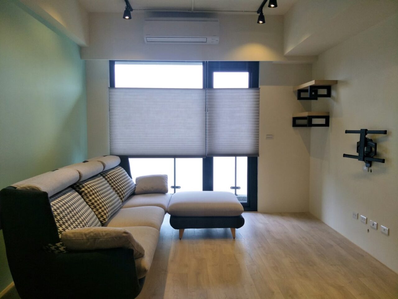 認識調光簾,比較斑馬簾、柔紗簾與風琴簾細節,實務選擇訣竅 4 風琴簾特別適合怕熱或注重節能的家庭