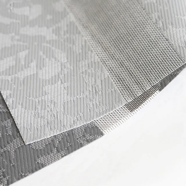 認識調光簾,比較斑馬簾、柔紗簾與風琴簾細節,實務選擇訣竅 10 調光簾布料有不同的遮光效果,遮光效果依照材質、穿孔率而有不同。