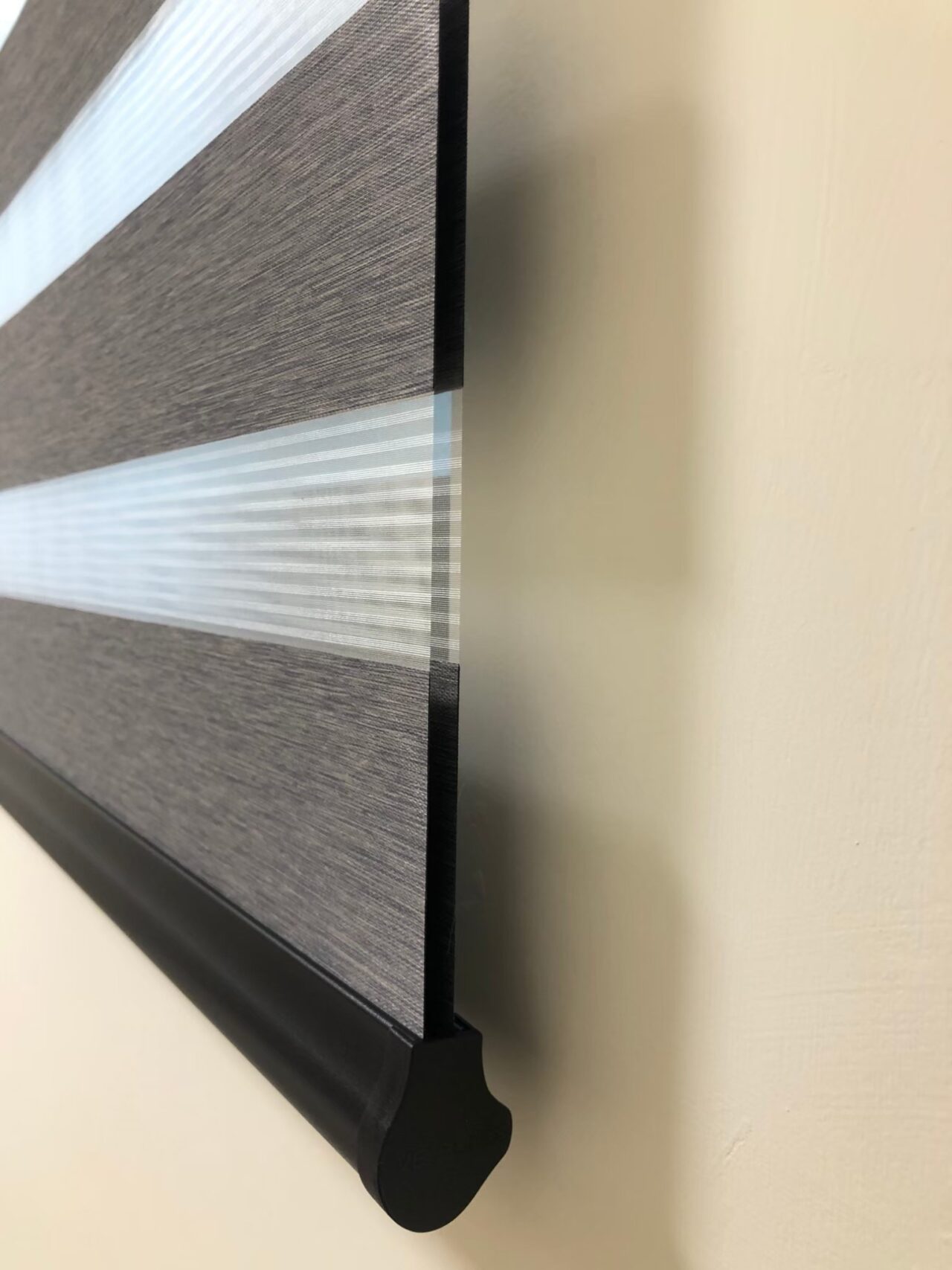 認識調光簾,比較斑馬簾、柔紗簾與風琴簾細節,實務選擇訣竅 14 調光簾的布料多元