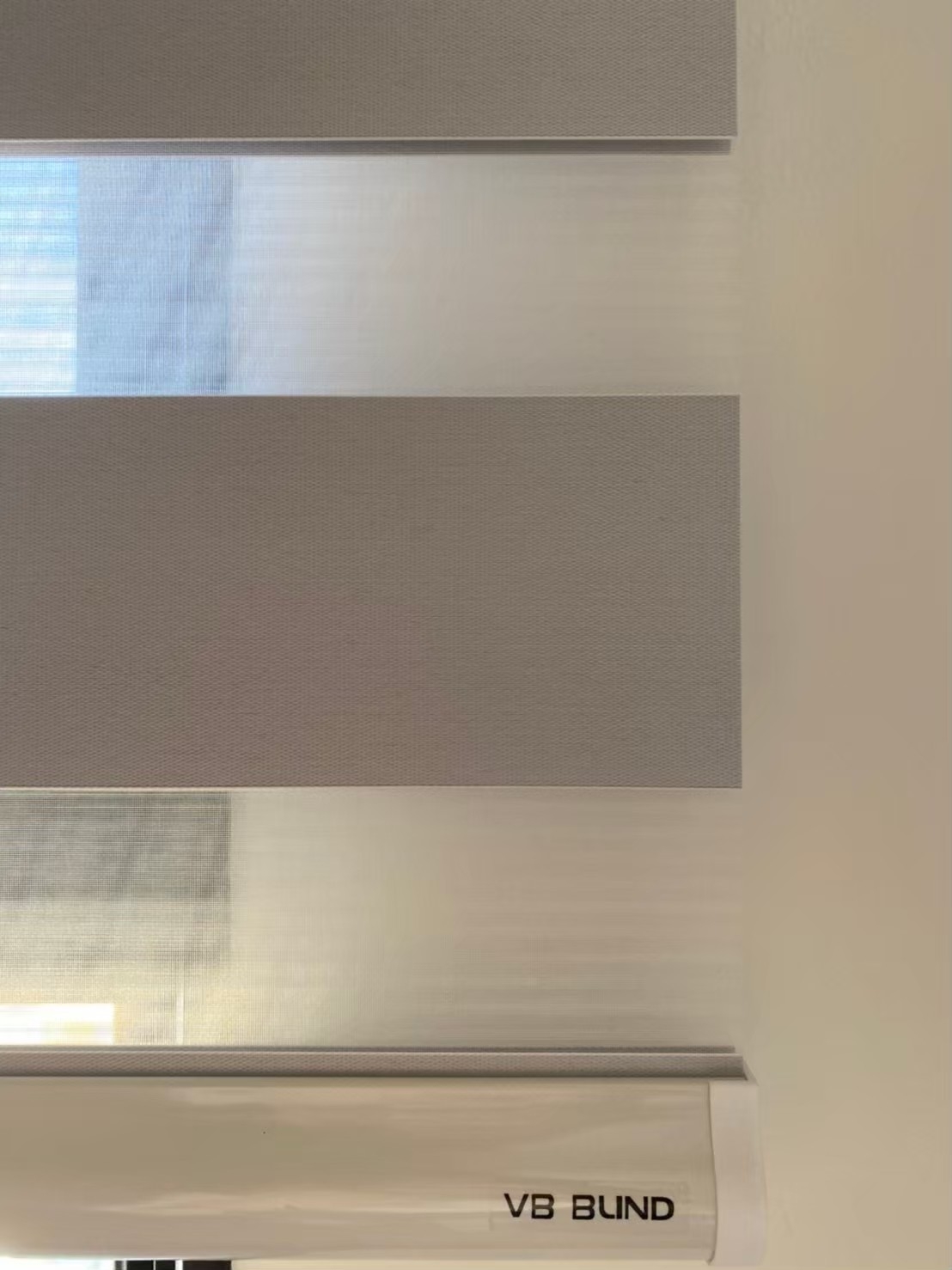 認識調光簾,比較斑馬簾、柔紗簾與風琴簾細節,實務選擇訣竅 16 調光簾的布料多元