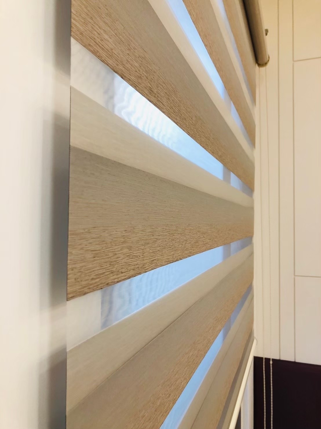 認識調光簾,比較斑馬簾、柔紗簾與風琴簾細節,實務選擇訣竅 11 調光簾的布料多元